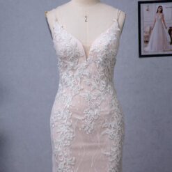 Robe de mariage en dentelle rose nude ajustée et évasée avec bretelles perlées image 11 | Soirée Blanche Robe de mariage en dentelle rose nude ajustée et évasée avec bretelles perlées | Soirée Blanche
