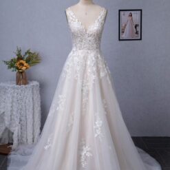 Robe de mariée A décolleté V et bretelles en dentelle image 13 | Soirée Blanche Robe de mariée A décolleté V et bretelles en dentelle | Soirée Blanche