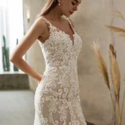Robe de mariée sirène en dentelle vintage avec traîne et dos nu image 8 | Soirée Blanche Robe de mariée sirène en dentelle vintage avec traîne et dos nu | Soirée Blanche