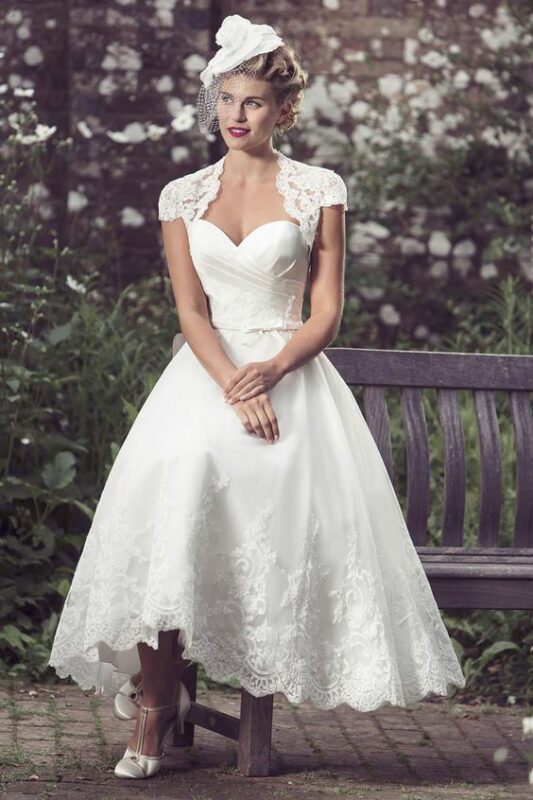 Robe de mariée courte bordeaux Robe de mariée courte bordeaux
