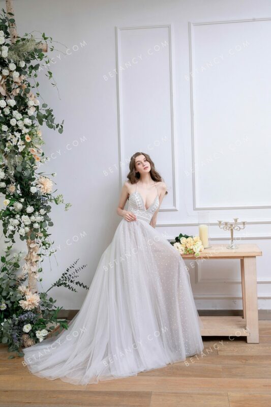 Robe de mariée dos nu et dentelle Robe de mariée dos nu et dentelle