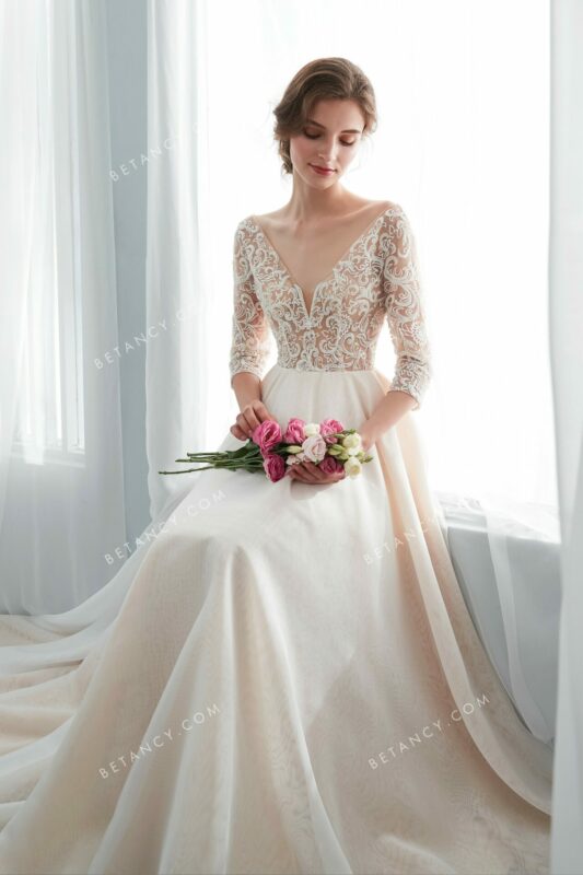 Robe de mariée dentelle avec traîne Robe de mariée dentelle avec traîne