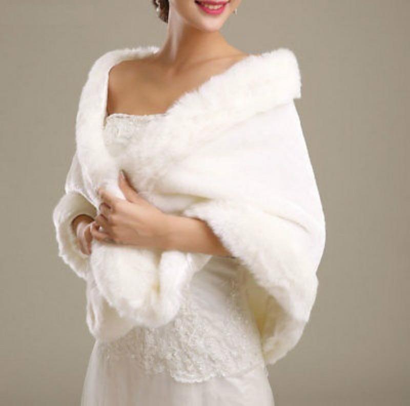 Comment porter une étole sur une robe pour un mariage Comment porter une étole sur une robe pour un mariage