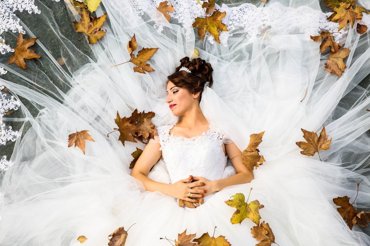 Robe de mariée simple et fluide Robe de mariée simple et fluide