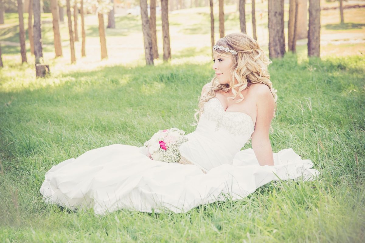 Robe de mariée droite et simple Robe de mariée droite et simple