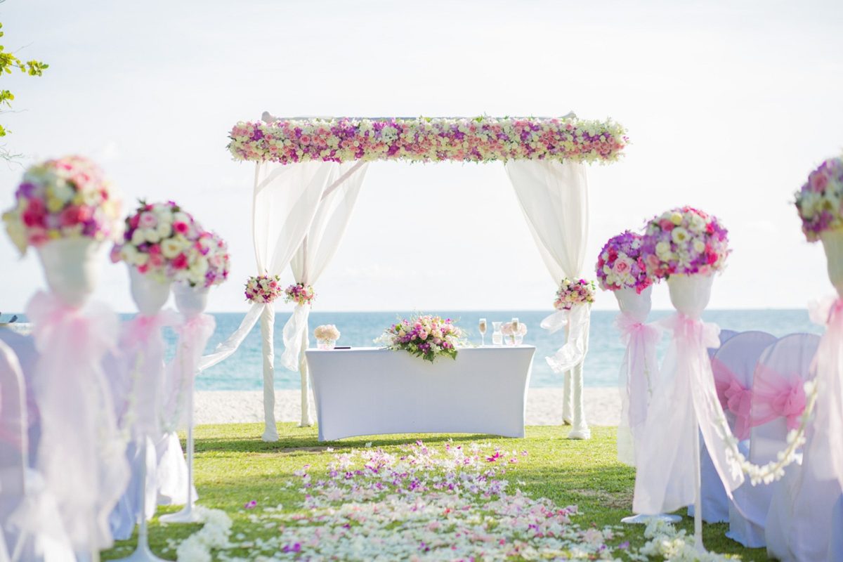 Comment décorer une arche de mariage Comment décorer une arche de mariage