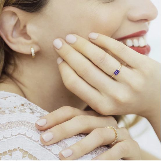 Les Alliances en Saphir : Un Éclat Éternel pour Votre Amour Les Alliances en Saphir : Un Éclat Éternel pour Votre Amour