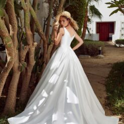 Robe De Mariée En Satin Blanche image 5 | Soirée Blanche Robe De Mariée En Satin Blanche | Soirée Blanche