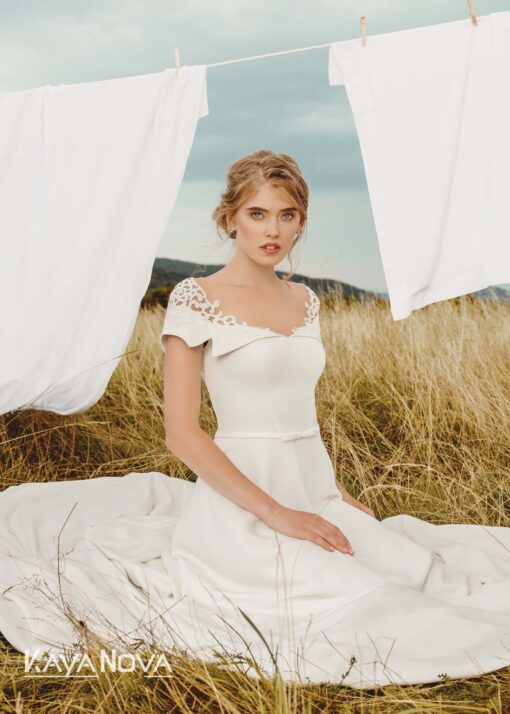 Robe De Mariée Bohème Col Bateau Blanc | Soirée Blanche