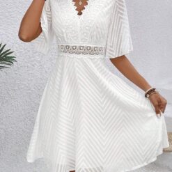 Robe Blanche Pour Femme À Manches Courtes À Volants En Dentelle Patchwork image 13 | Soirée Blanche