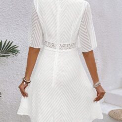 Robe Blanche Pour Femme À Manches Courtes À Volants En Dentelle Patchwork image 7 | Soirée Blanche