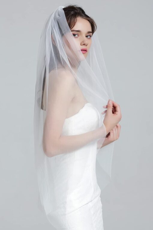 Robe De Mariée Courte Et Chic Blanche – Image 4
