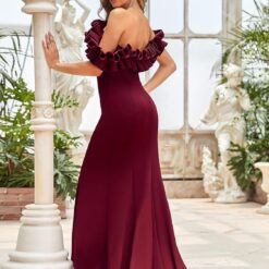 Robe de mariée romantique à encolure en demi-cercle et corsage dentellé image 10 | Soirée Blanche