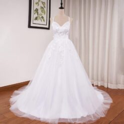 Robe de mariée fourreau en dentelle avec bretelles spaghetti image 8 | Soirée Blanche