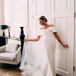 Robe de mariée col V plongeant dentelle brodée argentée avec traîne image 13 | Soirée Blanche