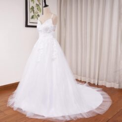 Robe de mariée fourreau en dentelle avec bretelles spaghetti image 12 | Soirée Blanche