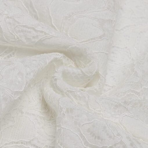 Robe de mariée fourreau en crêpe à motifs et traîne en dentelle – Image 8