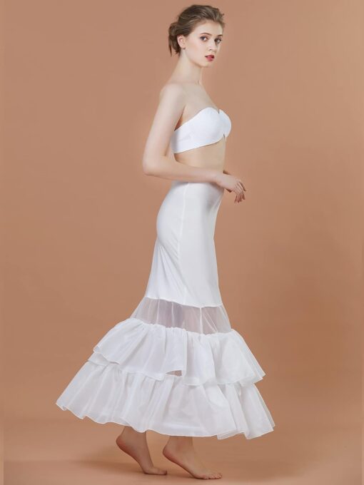 Robe de mariée ajustée à bretelles spaghetti avec perlage – Image 3