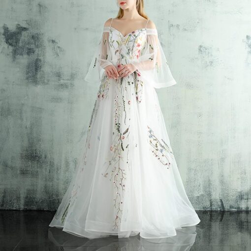 Robe de mariée fourreau en crêpe à manches 3/4 et dentelle – Image 3