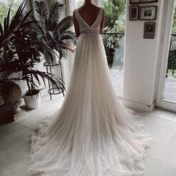 Robe de mariée en dentelle bohème et dos croisé image 10 | Soirée Blanche