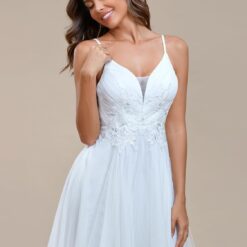 Robe de mariée col V plongeant avec motifs floraux image 18 | Soirée Blanche