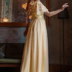 Robe De Mariée Courte Avec Perles Blanche image 11 | Soirée Blanche