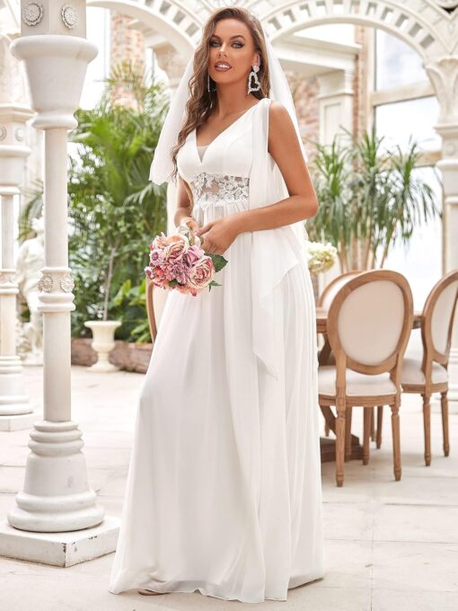 Robe de mariée en dentelle nature et col V – Image 6