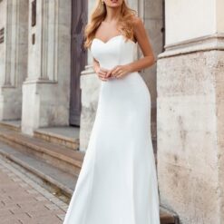 Robe de mariée trompette en dentelle perlée et tulle image 19 | Soirée Blanche Robe de mariée trompette en dentelle perlée et tulle image 18 | Soirée Blanche