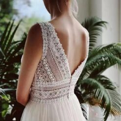 Robe de mariée en dentelle bohème et dos croisé image 14 | Soirée Blanche