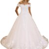 Robe de mariée princesse en dentelle à manches longues et traîne de chapelle en illusion