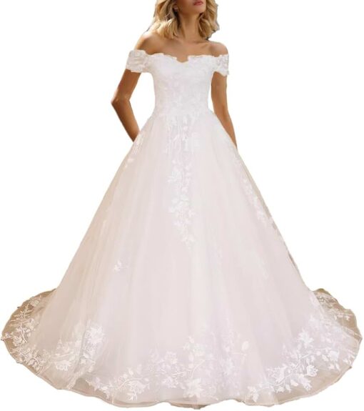 Robe de mariée princesse en dentelle à manches longues et traîne de chapelle en illusion
