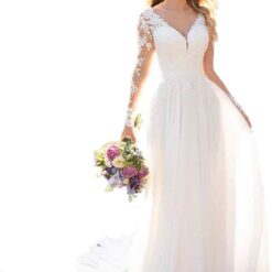 Robe de mariée A en dentelle simple avec jupe en mousseline de soie Robe de mariée A en dentelle simple avec jupe en mousseline de soie