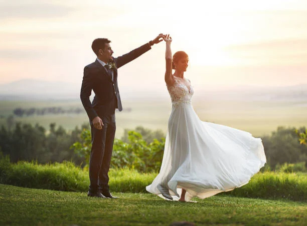 J'ai planifié plus de 50 mariages — Voici les 21 choses que les mariées regrettent toujours (pour que vous n'ayez pas à le faire) image 10 | Soirée Blanche Meilleures chansons de réception de mariage