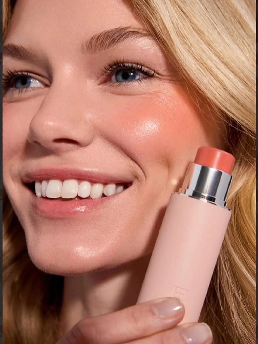 Blush crème corail avec poudre soft focus