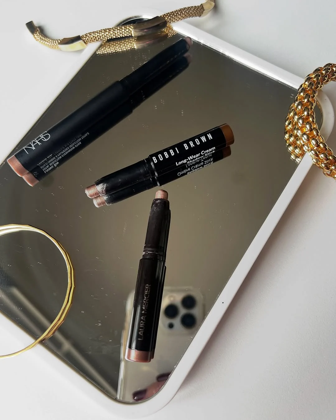 Stick de fard à paupières crème neutre pour une préparation rapide du matin