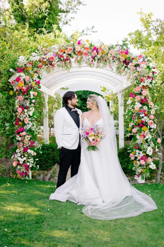 Le mariage rose parfait de Heather et Jaykob au Madonna Inn Le mariage rose parfait de Heather et Jaykob au Madonna Inn
