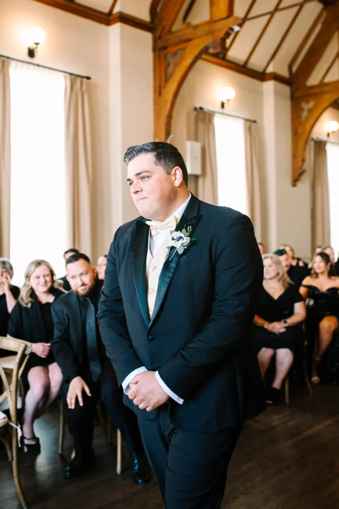 À l'intérieur du mariage à la cathédrale d'Abigail et Ben en cravate noire à St. James 1868 image 57 | Soirée Blanche