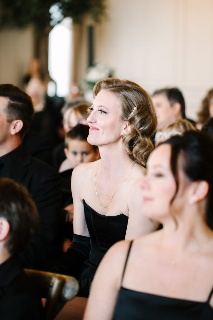 À l'intérieur du mariage à la cathédrale d'Abigail et Ben en cravate noire à St. James 1868 image 65 | Soirée Blanche