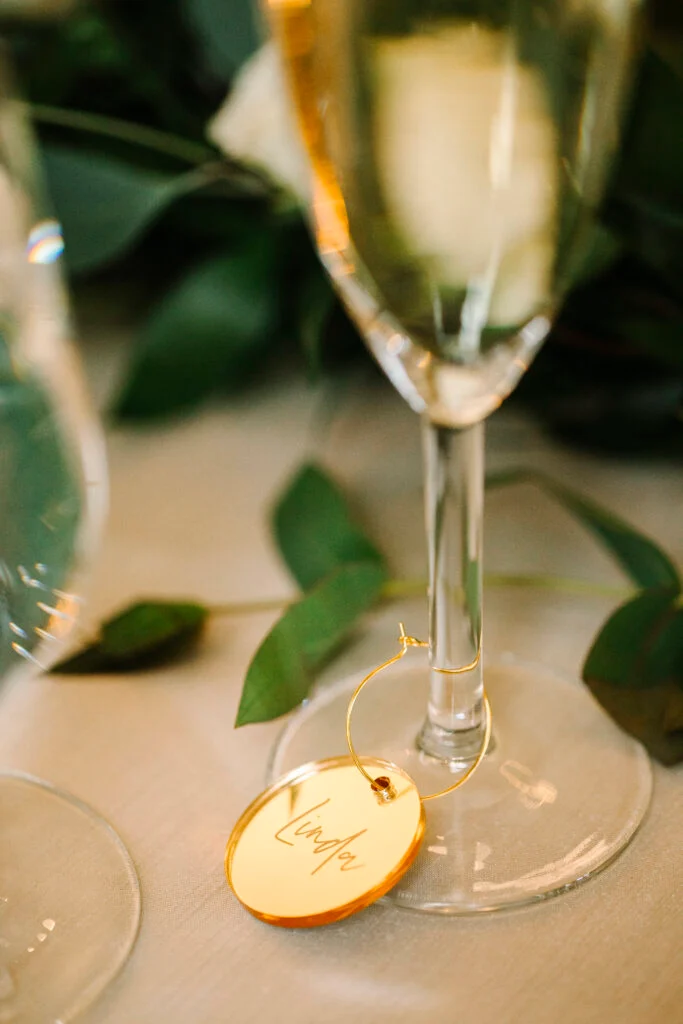 À l'intérieur du mariage à la cathédrale d'Abigail et Ben en cravate noire à St. James 1868 image 119 | Soirée Blanche