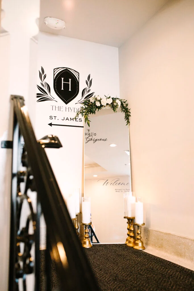 À l'intérieur du mariage à la cathédrale d'Abigail et Ben en cravate noire à St. James 1868 image 107 | Soirée Blanche