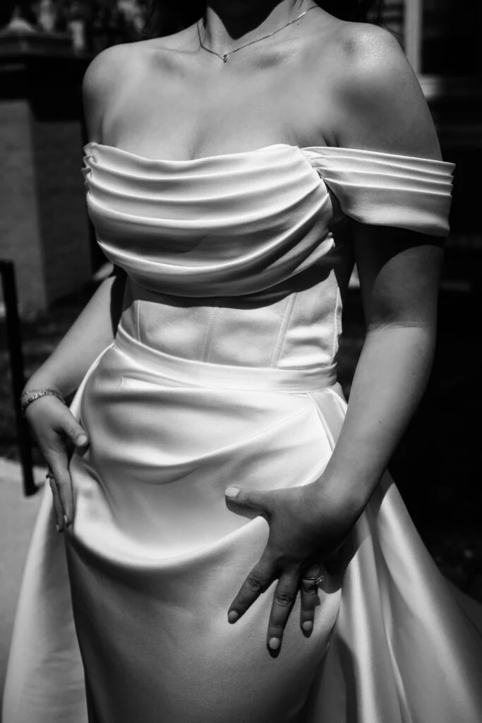 À l'intérieur du mariage à la cathédrale d'Abigail et Ben en cravate noire à St. James 1868 image 29 | Soirée Blanche