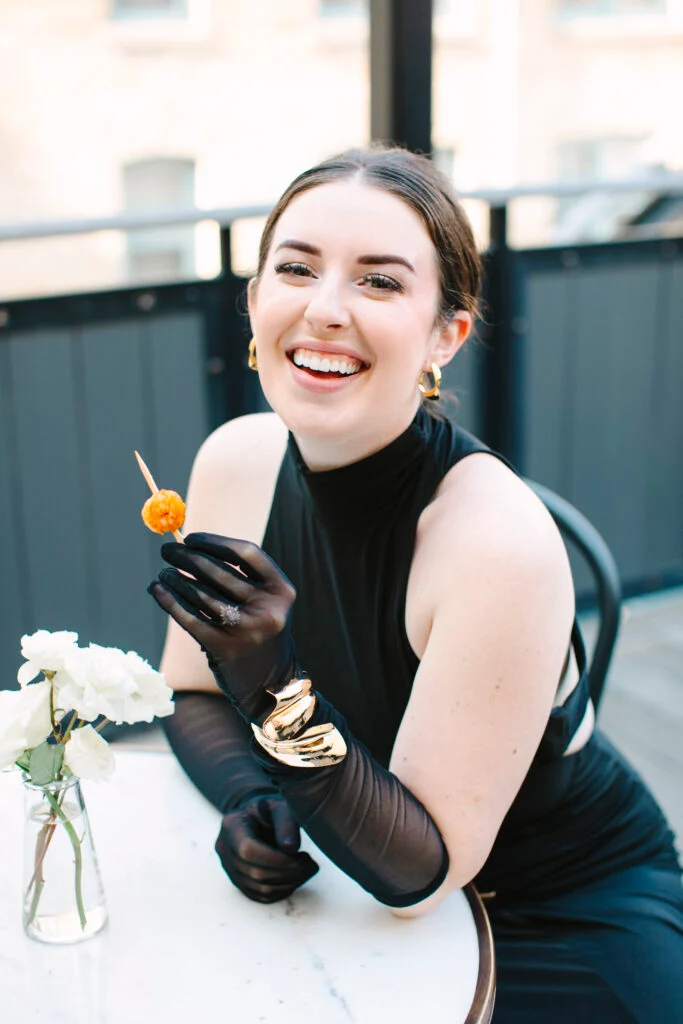 À l'intérieur du mariage à la cathédrale d'Abigail et Ben en cravate noire à St. James 1868 image 101 | Soirée Blanche