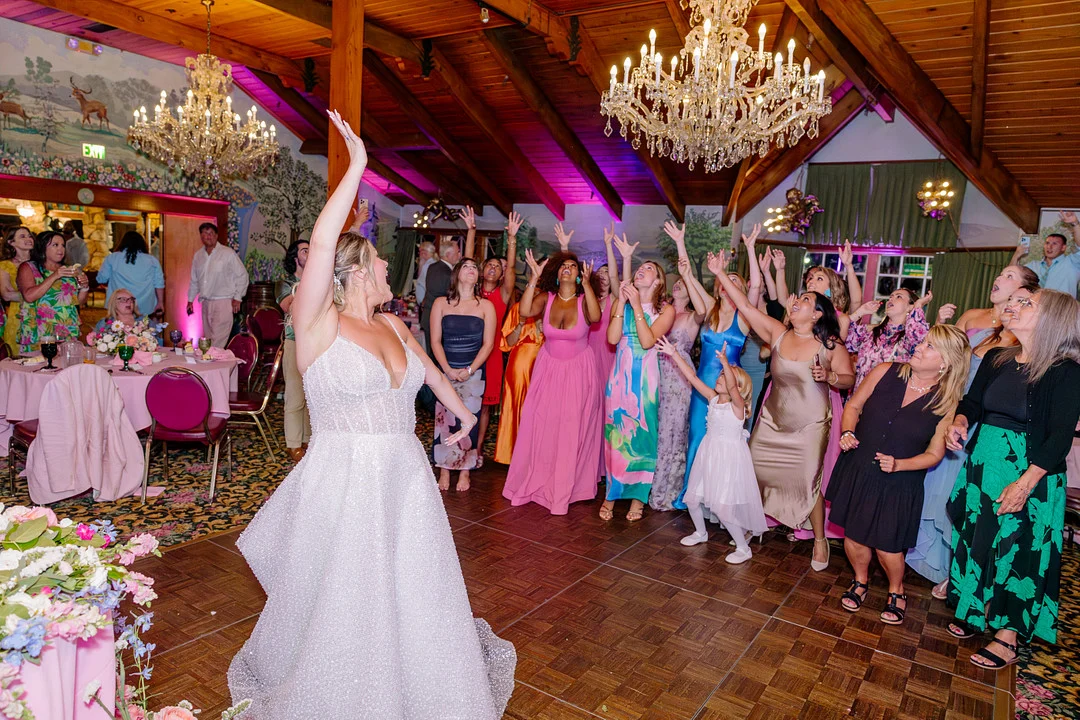 Heather lance le bouquet