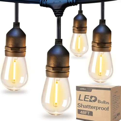Guirlande lumineuse extérieure Edison résistante aux intempéries pour un mariage dans la cour