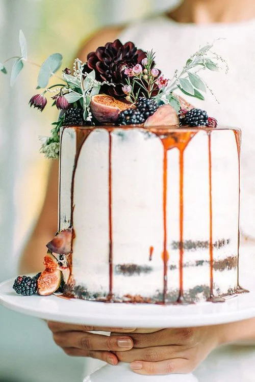 25 superbes gâteaux de mariage goutte à goutte dont vous aurez envie dès maintenant image 22 | Soirée Blanche gâteau de mariage goutte à goutte