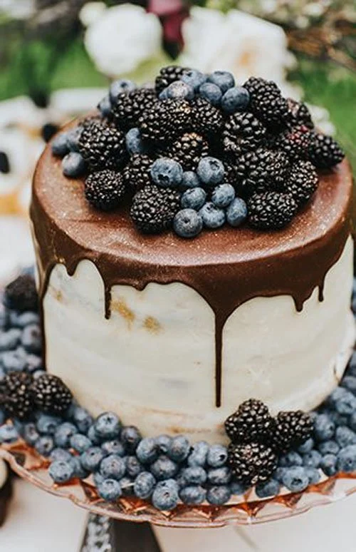 25 superbes gâteaux de mariage goutte à goutte dont vous aurez envie dès maintenant image 28 | Soirée Blanche gâteau de mariage goutte à goutte