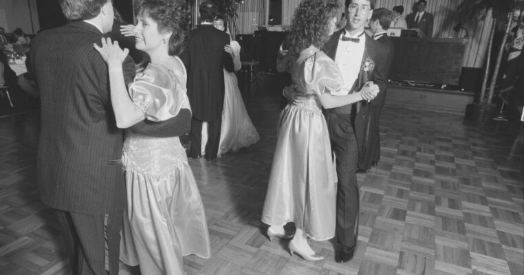 Les 15 chansons jouées lors de chaque réception de mariage des années 1980